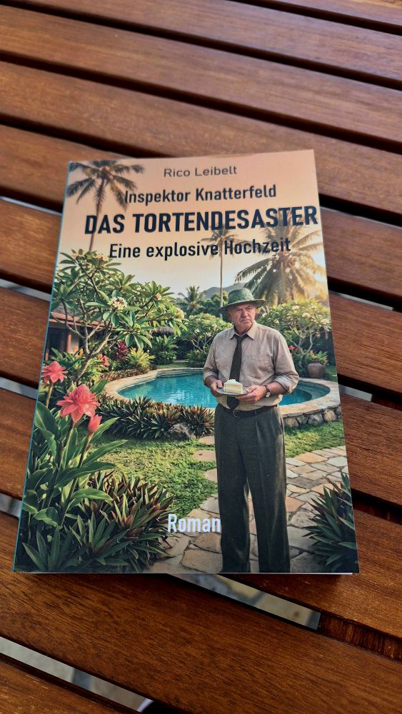 Buch auf Tisch - klein.jpg